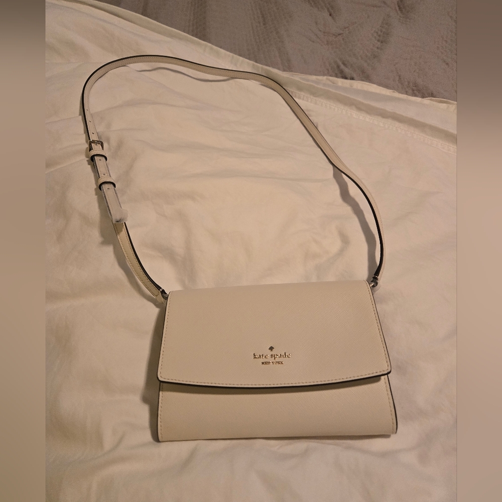 NWOT Kate Spade Perry Saffiano leather wallet in Parchment